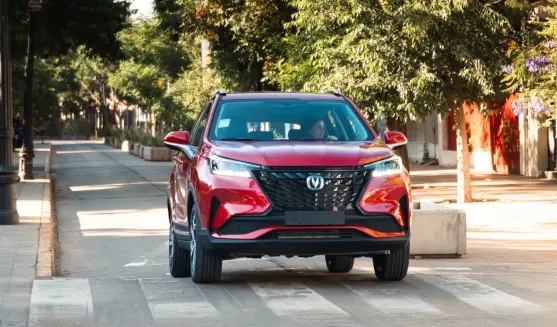 Changan Group sigue adelante con su ofensiva de nuevos productos y presentó en Chile el nuevo CS15 Plus